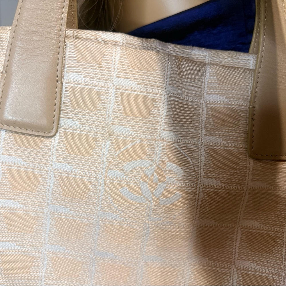 CHANEL Beige Jacquard Tote Bag with Logo Motif - Picture 2 of 15